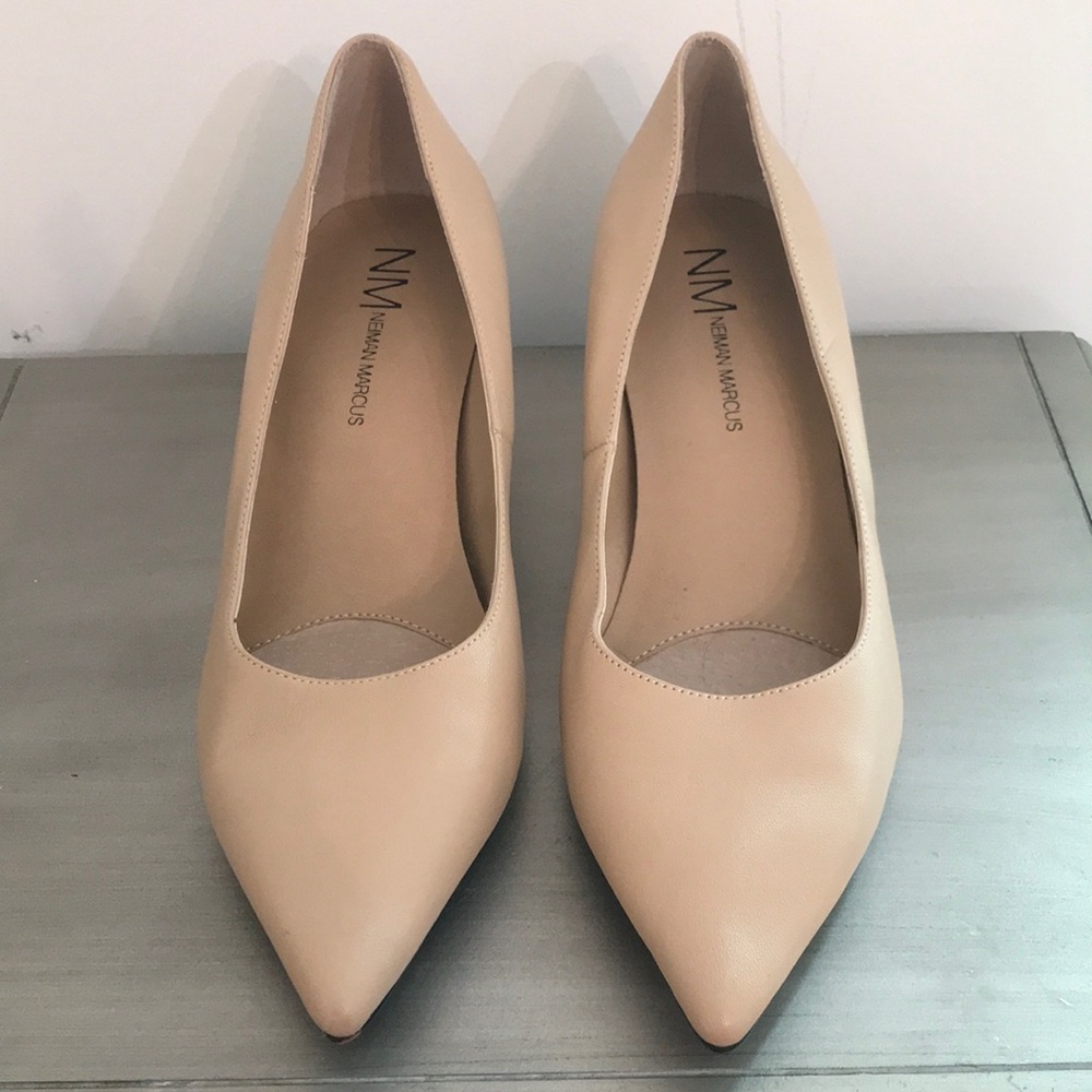 BRAND NEW Neiman Marcus heels - 7.5